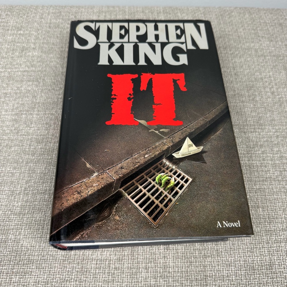 IT Stephen King 1st Edition Viking Hardcover DJ (1986) Novel Book Horror